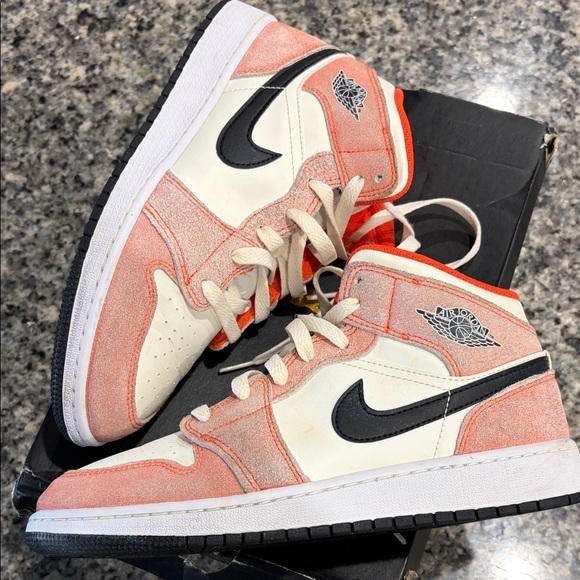 Nike Kids Sneakers - Red and Cream - Picture 11 of 16